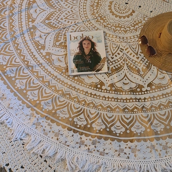 NEW BO HO GOLD AND WHITE, TABLE CLOTH, WALL ART. - Picture 14 of 16